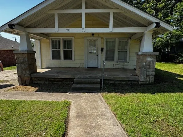 911 E 3rd St, Cushing, OK 74023