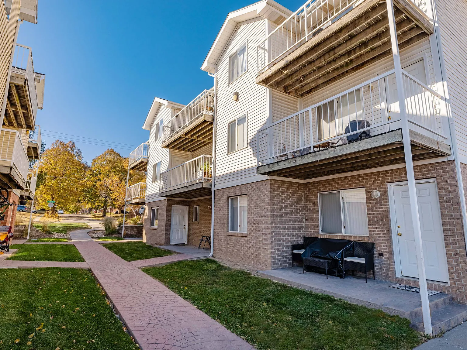 Village Square Apartments — Photo 3