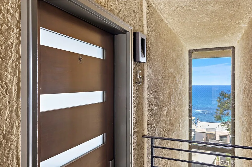 2 bed, 1000 sqft, $5,750 — Photo 2