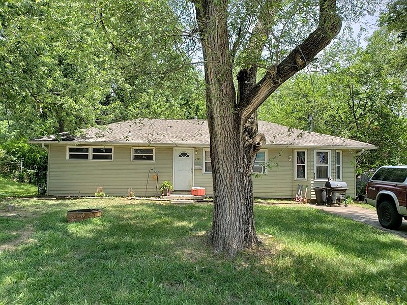 1st image of 2515 S 47th Dr
