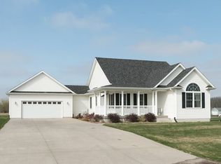 3140 White Oak Cir, Riverside, IA 52327