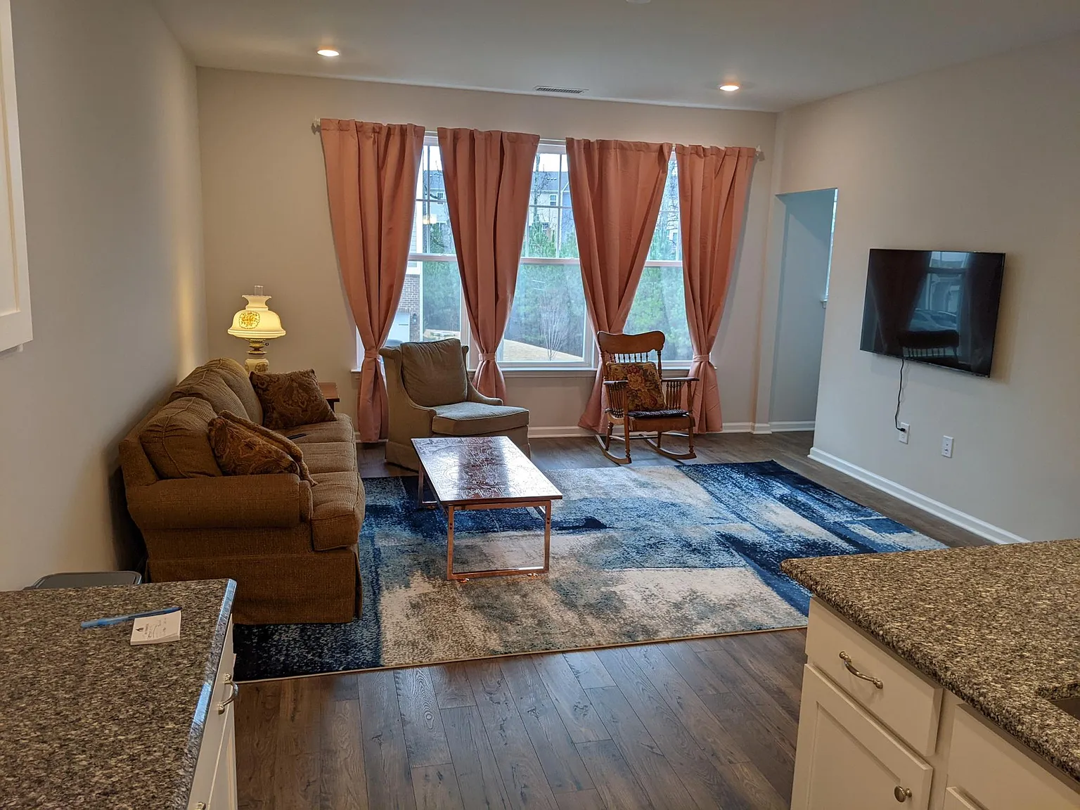 3 bed, 2.5 bath, 1800 sqft, $1,800 — Photo 4
