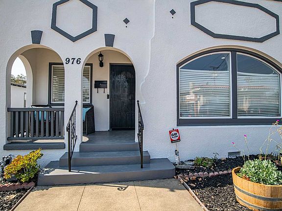 5th image of 976 Saint James Ct