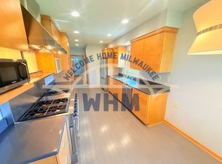 8575 N Hawthorne Rd, River Hills, WI 53217