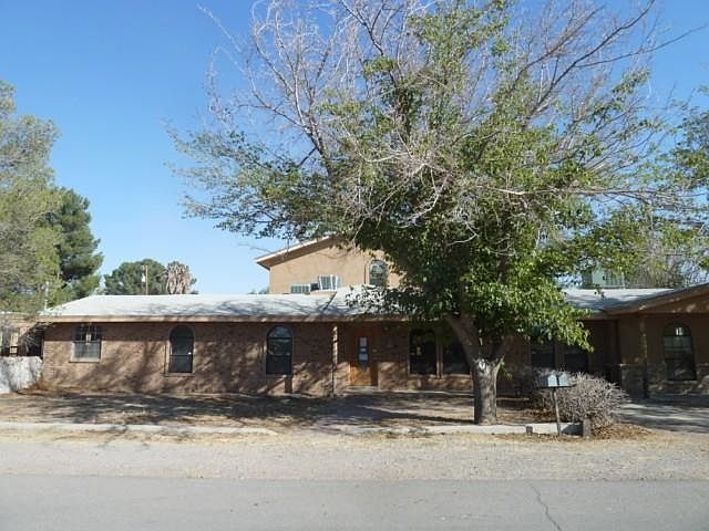 1st image of 2620 La Luz St