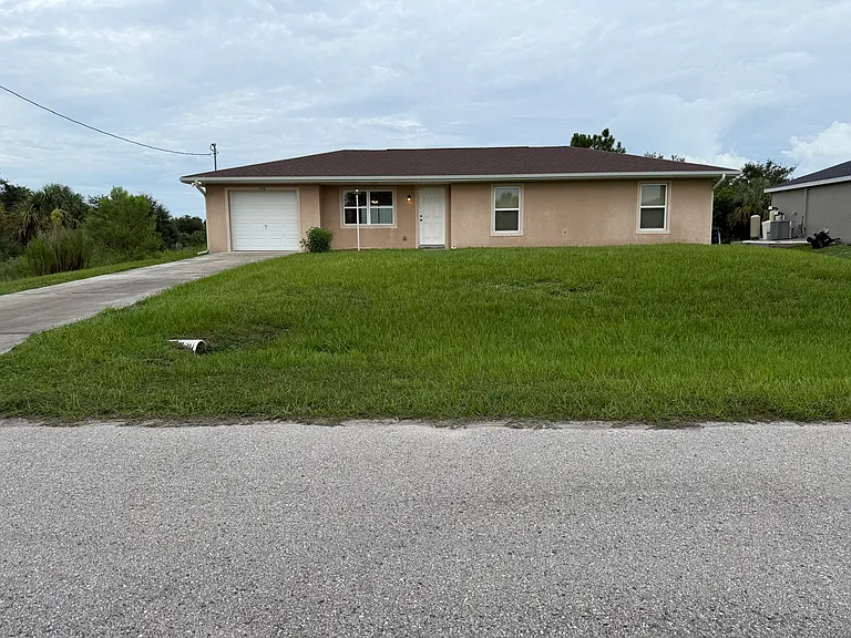 140 Flanders St — Photo 1
