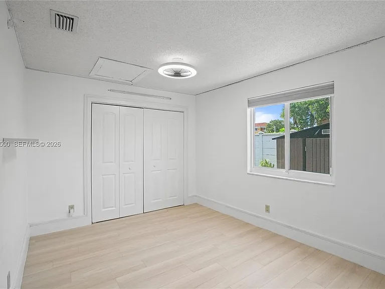 4040 NE 6th Ave — Photo 15