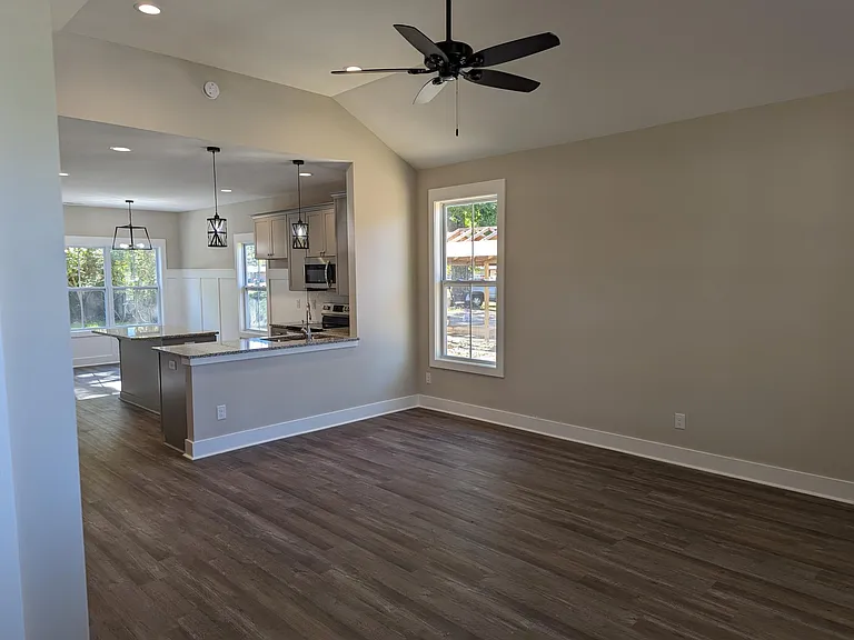 505 W Preston St — Photo 2