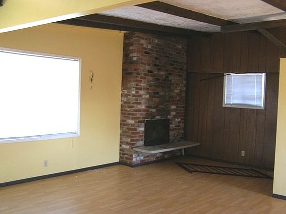 2nd image of 112 S 8th Ave