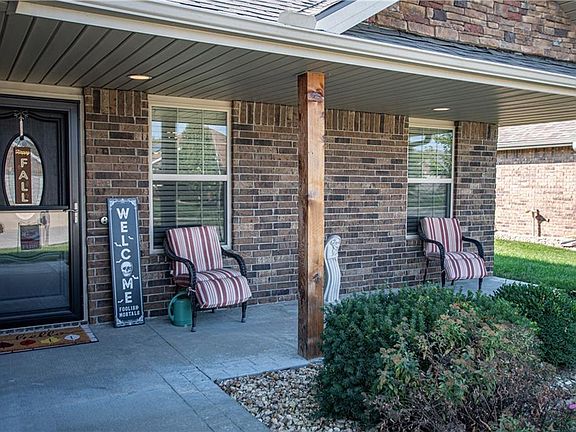 3rd image of 1703 NW Creekland Dr