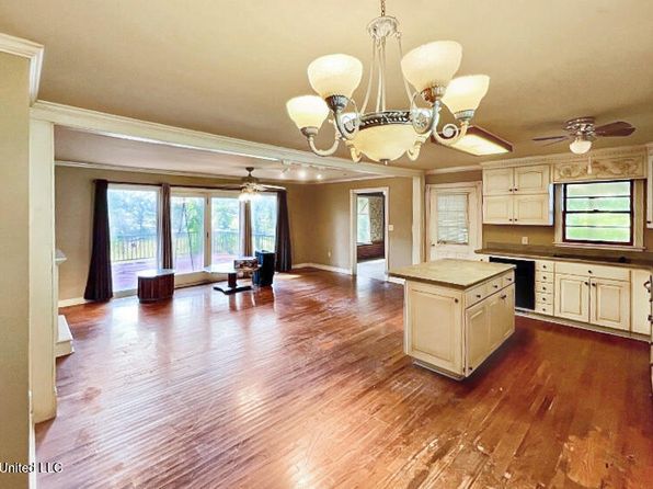 3110 W Lake Dr, Meridian, MS 39307