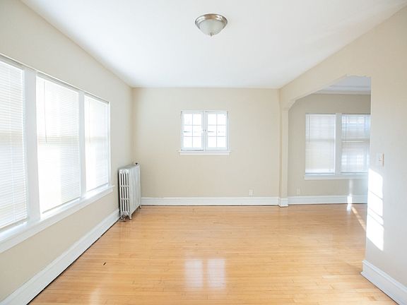 3rd image of 1720 E Newton Ave #9
