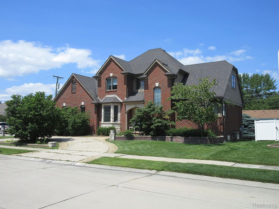 1st image of 22381 Peltier St