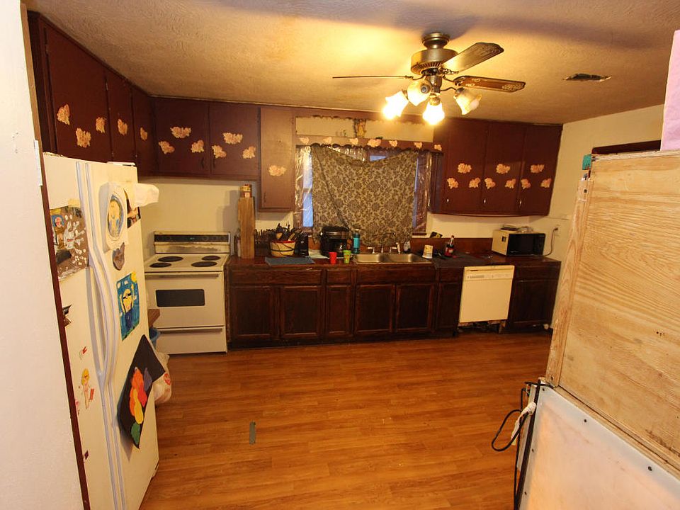 2nd image of 322 N Division St