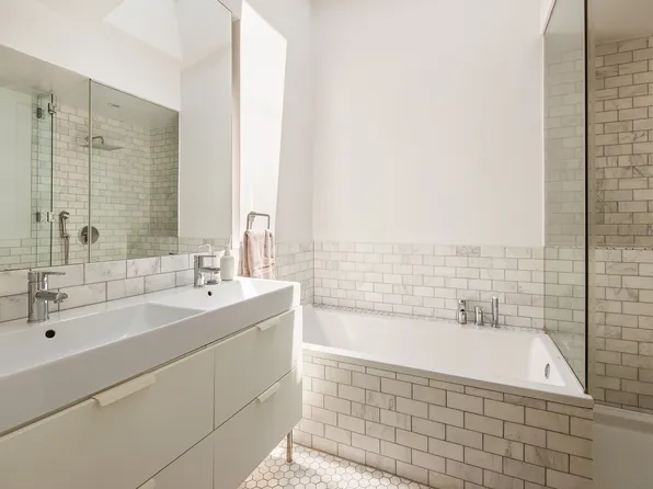 47 Wolcott Street image 17 of 22