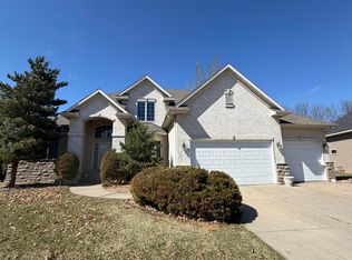 8304 9th St N, Oakdale, MN 55128