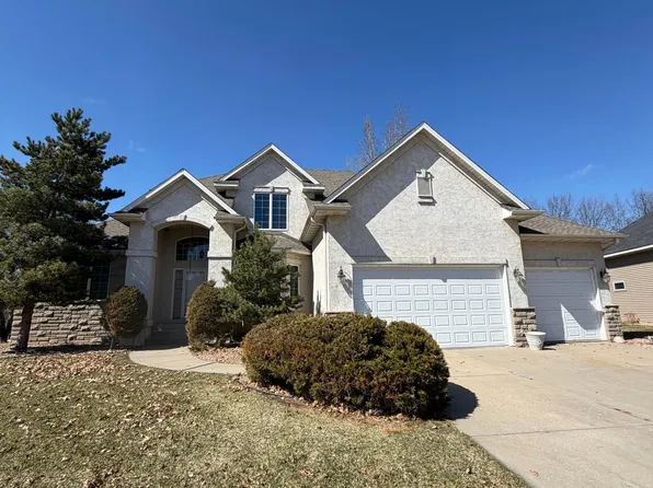 8304 9th St N, Oakdale, MN 55128