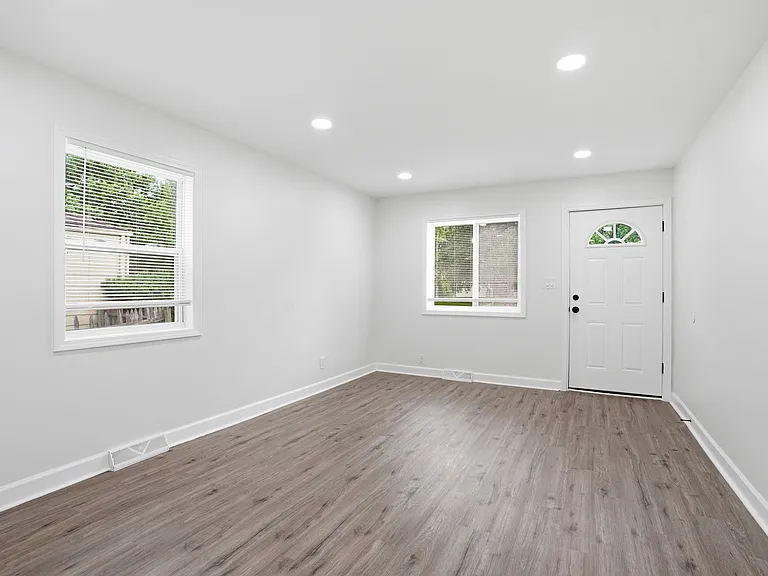 3987 Lincoln St — Photo 4