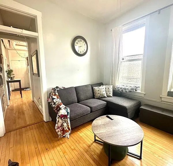 2303 S Oakley Ave #3R — Photo 2