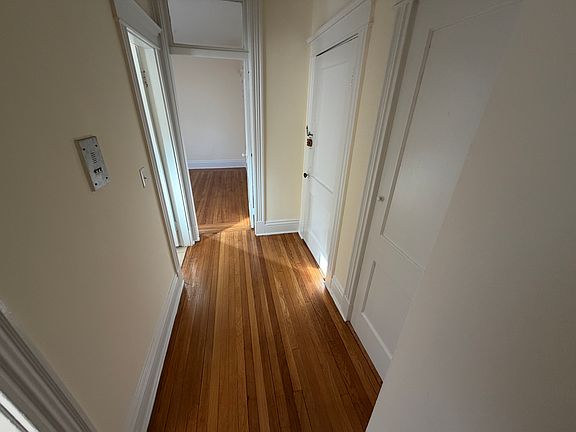 3rd image of 31 Saint Lukes Rd APT 10