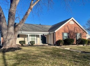 33 Carriage Way W, Saint Peters, MO 63376