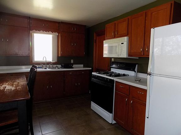 5th image of 512 Tilden St