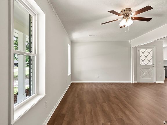5th image of 3202 33rd Ave