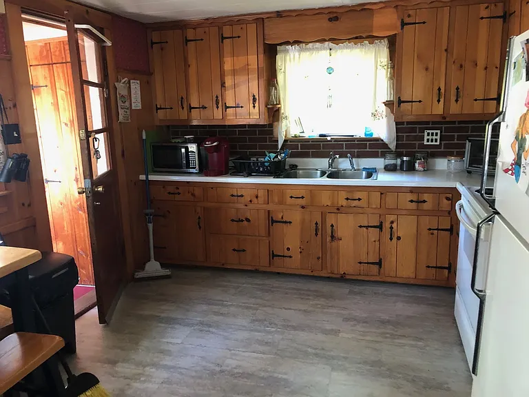 Eat in kitchen