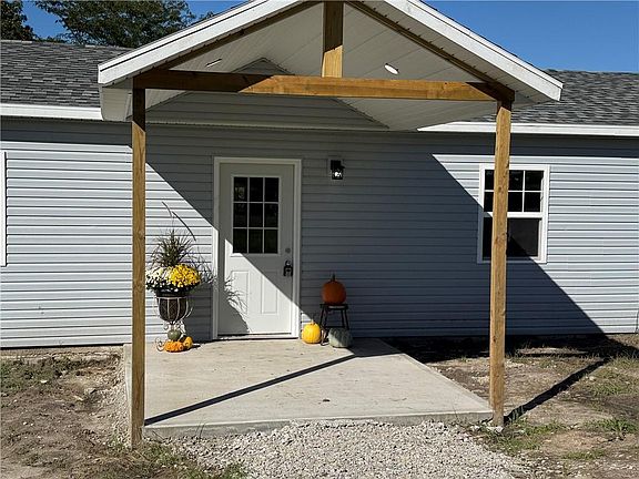 2nd image of 401 Walnut St