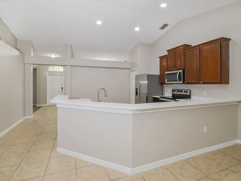 903 Bonneville Ln — Photo 6