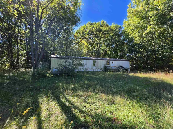 8689 Holly St, Lake, MI 48632
