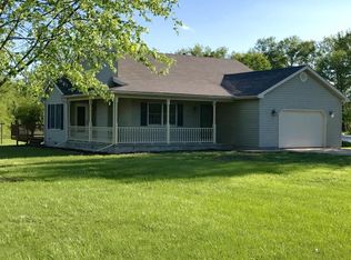 13066 N Dayton Dr, Woodlawn, IL 62898
