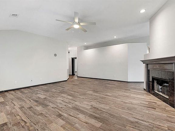 5th image of 20815 Whitevine Way