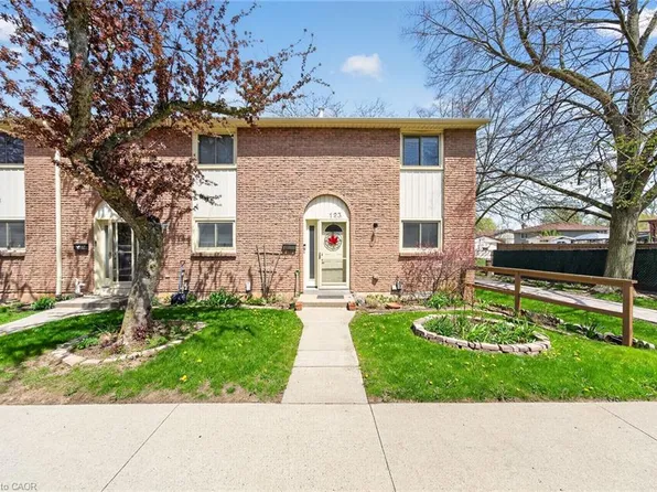 150 Gateshead Cres #123, Hamilton, ON L8G 4A7