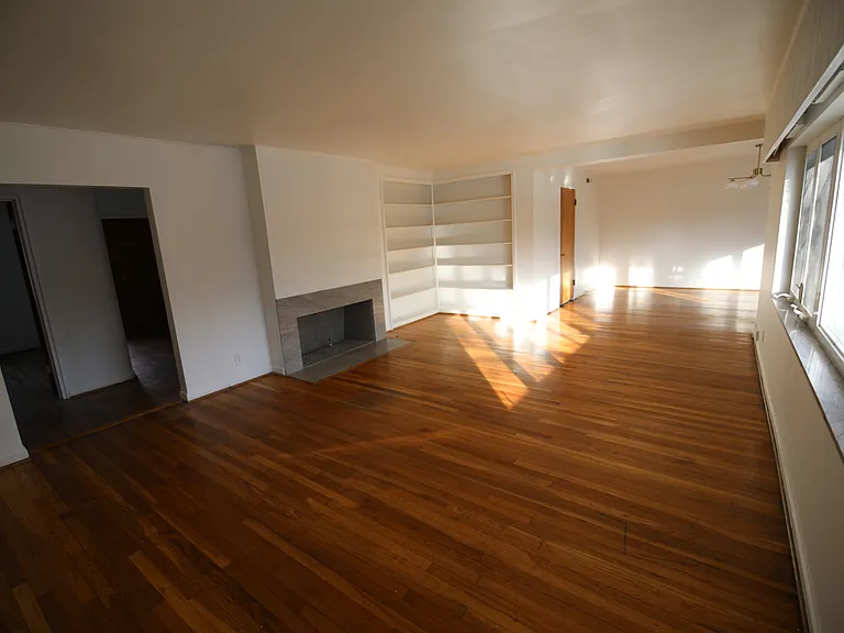 3191 E Broad St — Photo 13