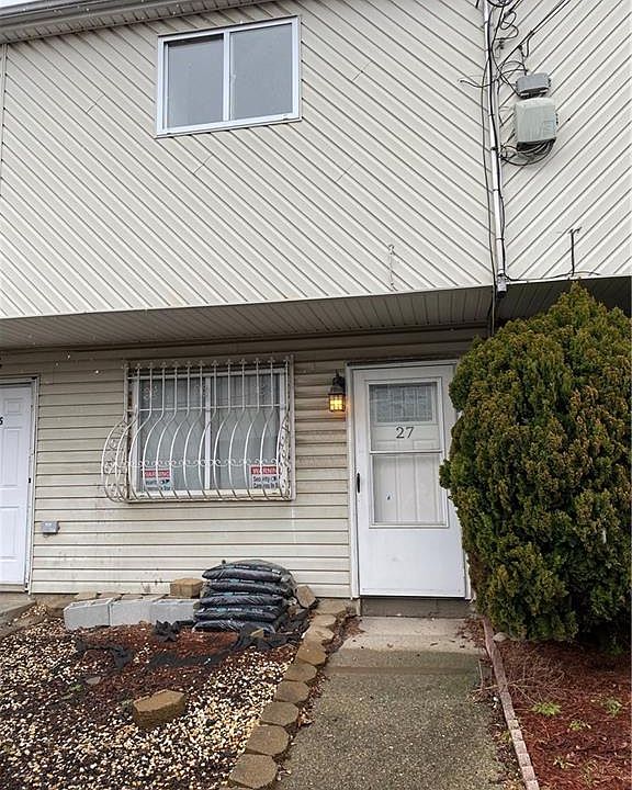 1st image of 27 Betty Ct