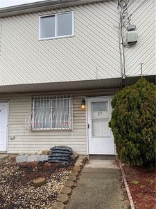 27 Betty Ct, Staten Island, NY, 10303
