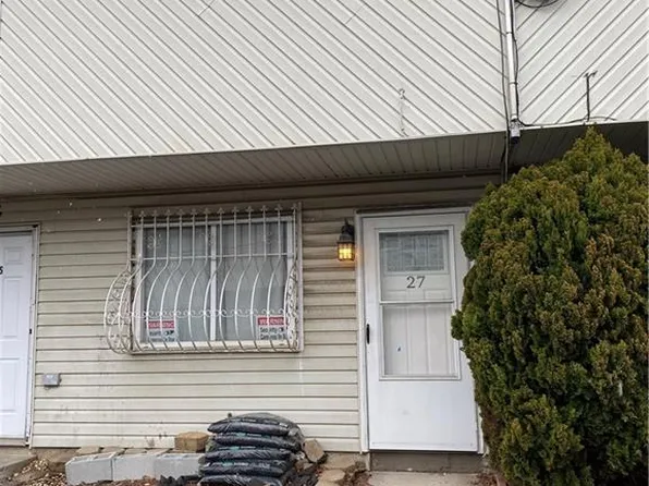 27 Betty Ct, Staten Island, NY 10303
