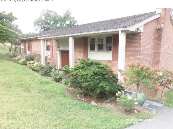 725 Ridgewood Rd, Waynesboro, VA 22980