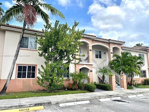 3rd image of 2721 SE 12th Pl Unit 101