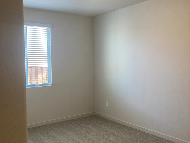 5240 Kestrel St — Photo 7