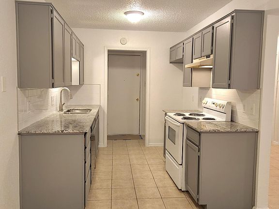 3rd image of 3701 Hulen Park Cir