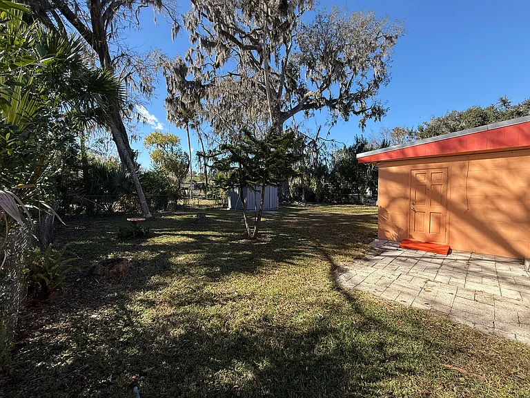 520 Sandra Ave — Photo 15