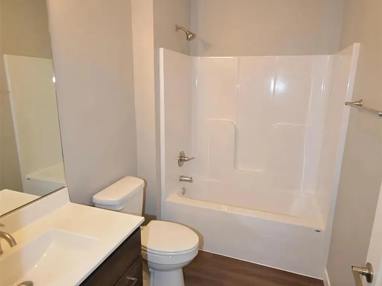 1398 Belmont Park Ave — Photo 8