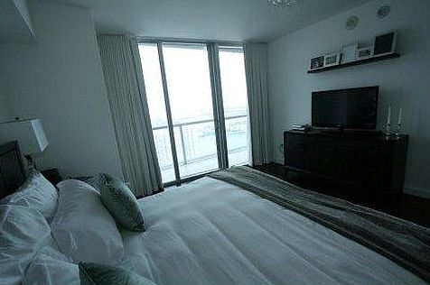 5th image of 495 Brickell Ave APT 5702