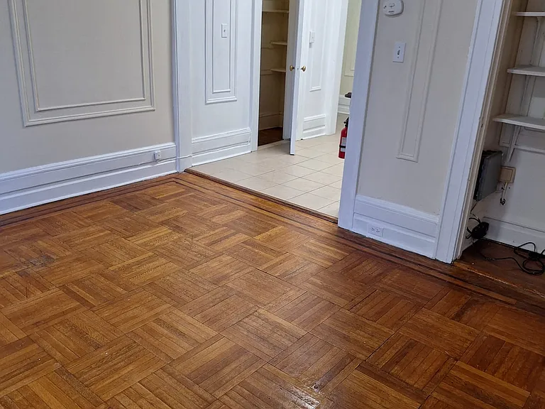 10 Roosevelt Place — Photo 15