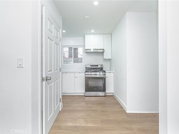 5th image of 230 Pepper St