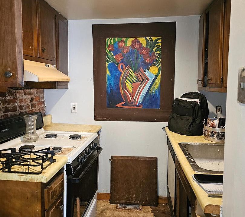 1st image of 622 S 3rd St