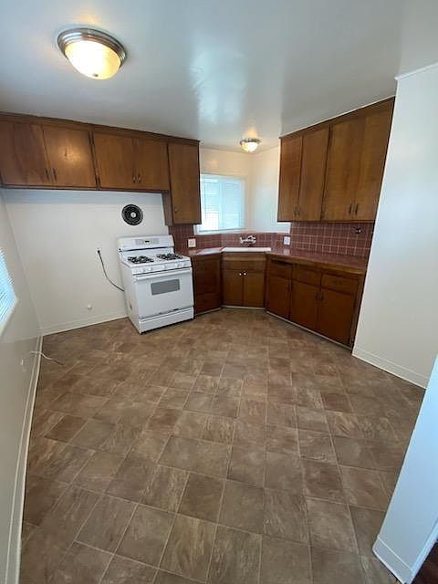 1st image of 210 1/2 N Vecino Dr