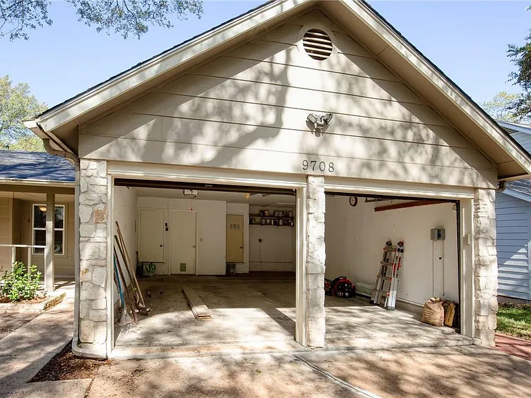 9708 Moorberry St — Photo 29